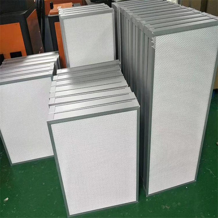 鋁框無隔板高效過濾器廣泛用于電子、半導(dǎo)體、精密機(jī)械、制藥、醫(yī)院、食品等行業(yè)中對(duì)潔凈度要求較高的民用或工業(yè)潔凈場(chǎng)所的未端過濾；包括超LSI制造工廠，半導(dǎo)體制造工廠，電子力研究中心，無塵室，層流設(shè)備醫(yī)藥、工作臺(tái)等