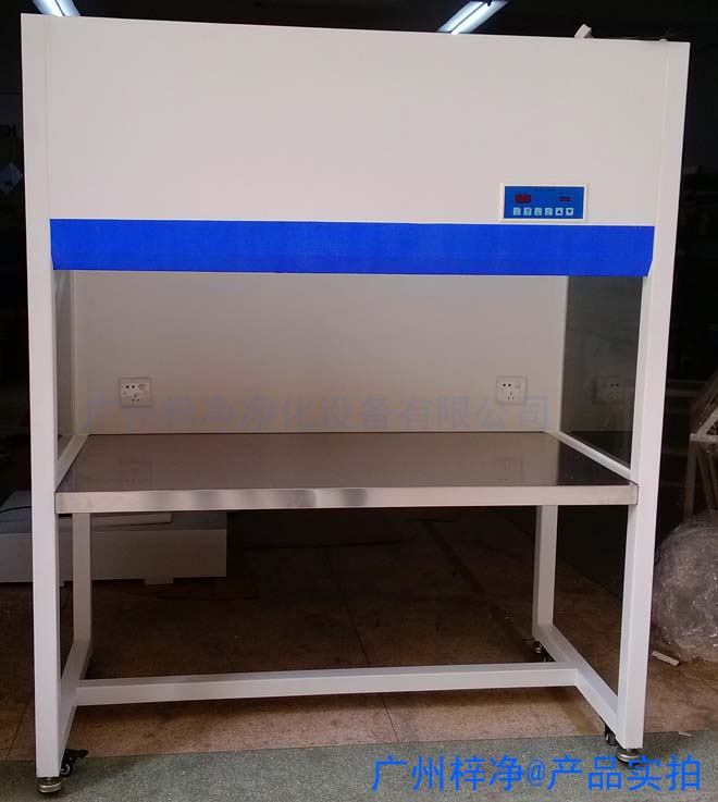 冷軋鋼板烤漆潔凈工作臺(tái)烤漆工藝能夠使鋼板表面形成一層均勻、致密的涂層，提高其耐腐蝕性、耐磨性和耐候性。