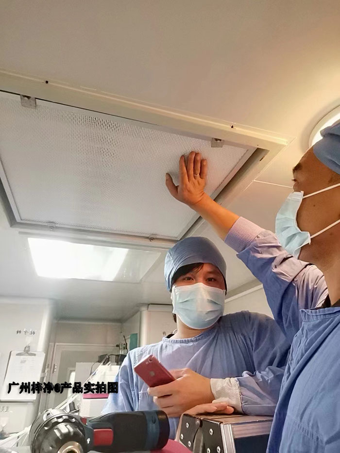 高效過濾器安裝過程中，工作人員應(yīng)穿戴無塵服、無塵帽、無塵手套等防護(hù)裝備，避免污染。