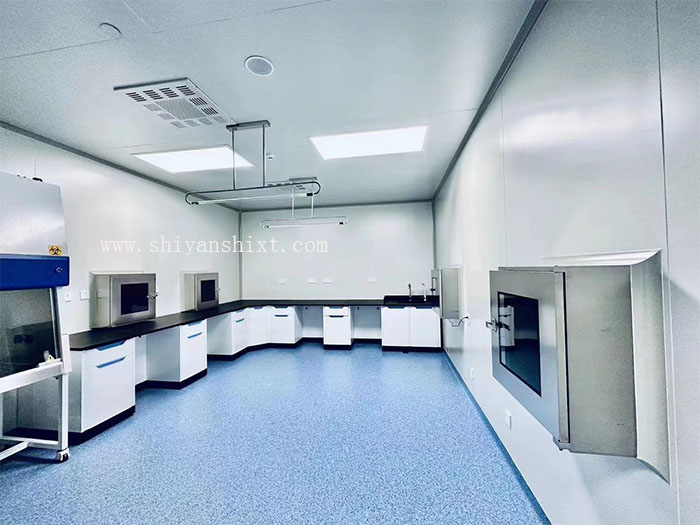 傳遞窗可以有效隔離實驗室與外界環(huán)境，防止實驗室內(nèi)的污染物對樣品造成污染。